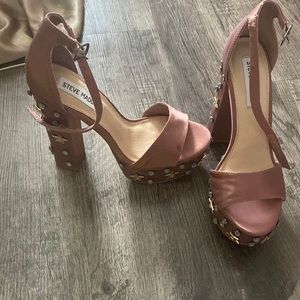 Never worn Steve Madden pumps size 7